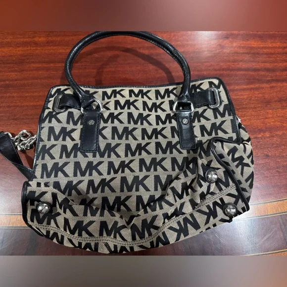 Michael Kors Black and Tan Satchel with Signature Style - Picture 2 of 4